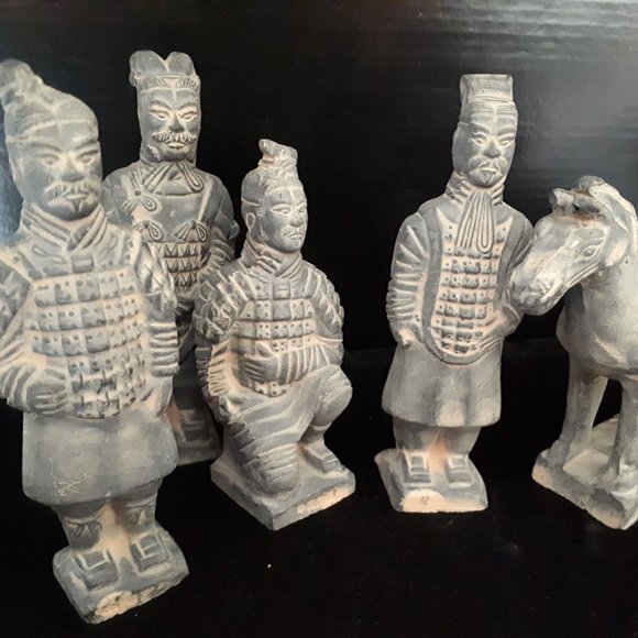 Vintage set of Terracotta Warriors Plus Horse - Picture 5 of 8